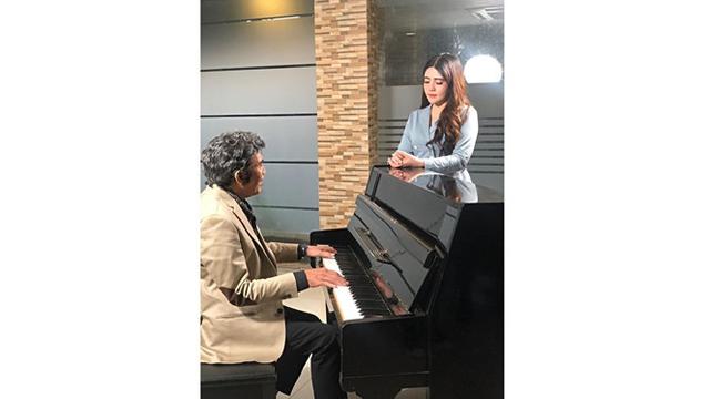 Bakal Duet, Ini 6 Momen Kebersamaan Via Vallen dengan Rhoma Irama