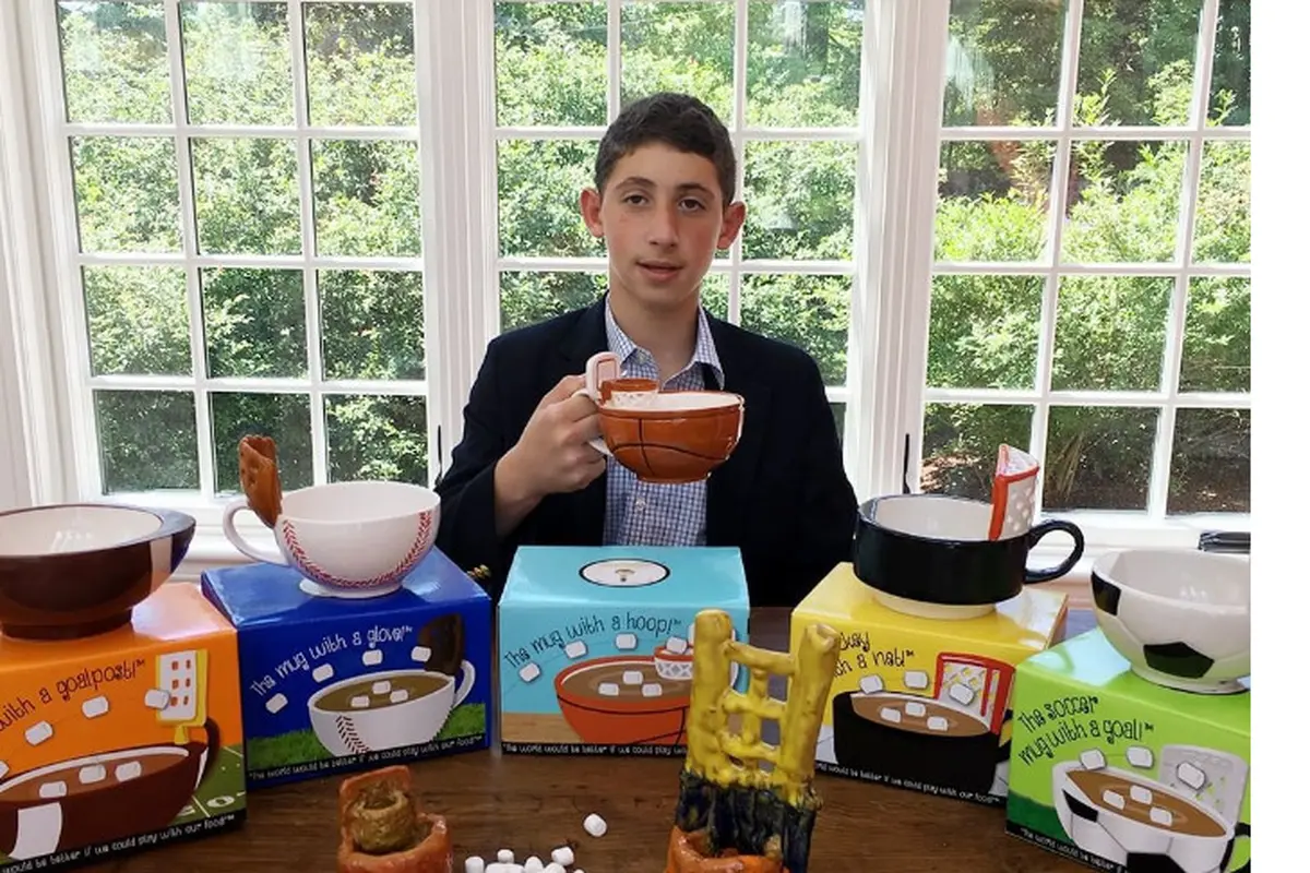 Max sempat dinobatkan sebagai pengembang produk terbaik di American Business Awards tahun 2016.