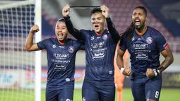 Muhammad Rafli terlihat lebih pas jika ditempatkan sebagai striker daripada seorang gelandang. Memiliki tubuh yang atleti, ia terlihat sering memenangkan duel-duel udara. Musim ini, M. Rafli tercatat mampu mencetak 4 gol dan 2 assist di BRI Liga 1 2021/22 bersama Arema. (Bola.com/Bagaskara Lazuardi)