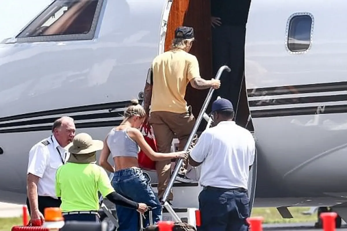 [Bintang] Justin Bieber dan Hailey Baldwin