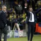 Pelatih Chelsea, Jose Mourinho saat menyaksikan anak asunhyna pada laga lanjutan Liga Champion grup G di Stadion Sammy Ofer, Israel, Rabu (25/11/2015). dini hari WIB. (AFP Photo/Thomas Coex). 