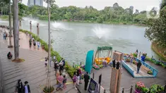 Suasana wisata Senayan Park, Jakarta, Rabu (9/12/2020). Libur Nasional Pilkada Serentak 2020 dimanfaatkan sebagian warga Jakarta dan sekitarnya untuk mengunjungi tempat rekreasi bersama keluarga. (Liputan6.com/Faizal Fanani)