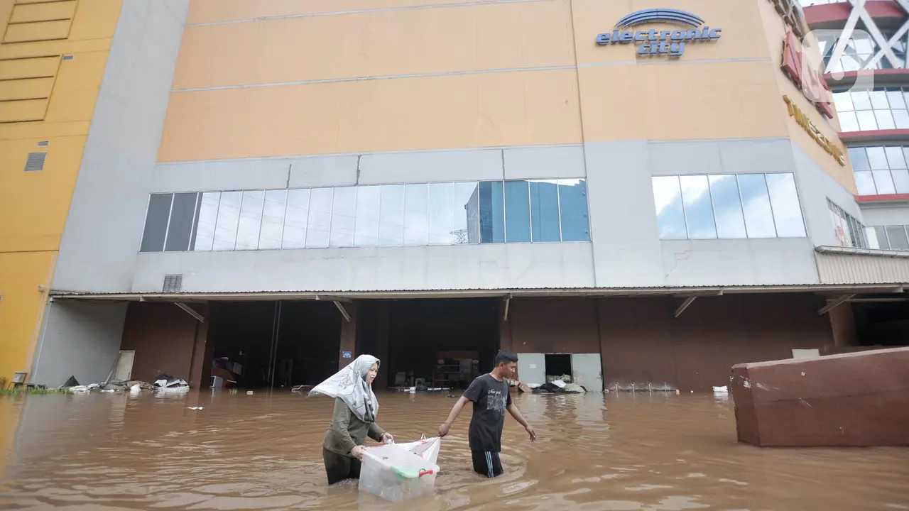Banjir Jakarta Lumpuhkan Mall Cipinang Indah