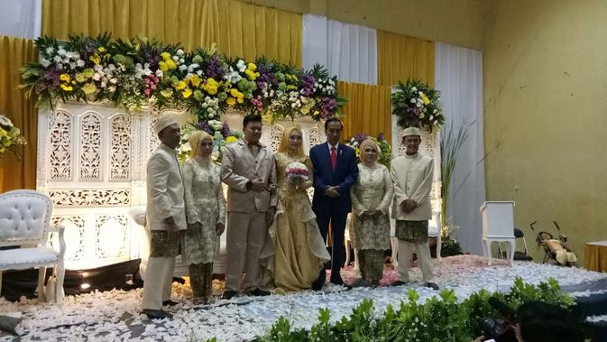 Presiden Jokowi hadiri pesta pernikahan anak pelatih panahnya. (Liputan6.com/Achmad Sudarno)