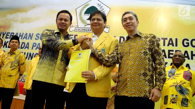 Diusung Golkar, Begini Senyum Pasangan Calon Kepala Daerah