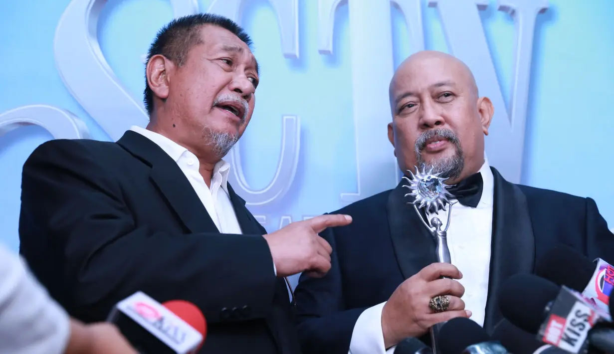 Menerima penghargaan khusus dari SCTV, Indro sangat senang lantaran kariernya selama ini diapresiasi. Ia menuturkan, penghargaan ini didapatkan atas peran penting dari dua sahabat yang telah mendahuluinya (Dono dan Kasino). (Adrian Putra/Bintang.com)