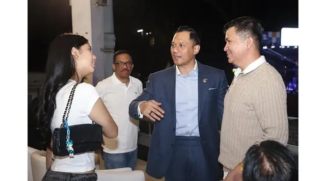 6 Momen Agus Yudhoyono dan putrinya nonton konser Sheila On 7, potretnya bareng Duta bikin salfok
