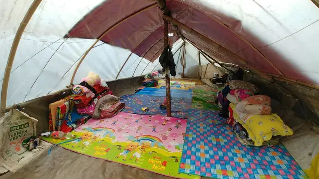 Pengungsian korban gempa di Kampung Nirmala, Desa Malasari, Kecamatan Nanggung, Kabupaten Bogor, Jawa Barat. (Liputan6.com/Achmad Sudarno)