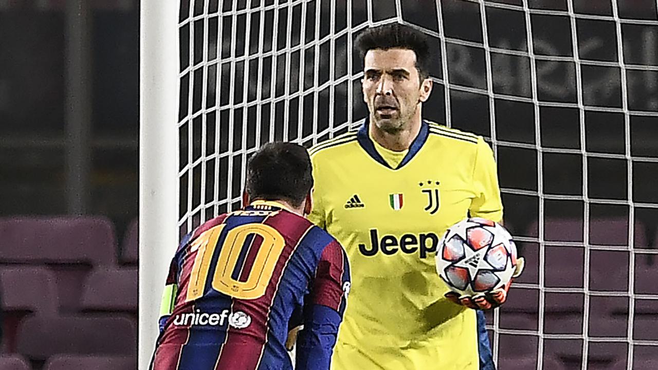 FOTO: Momen Usil Lionel Messi Tarik Baju Gianluigi Buffon Saat Barcelona Jumpa Juventus di Liga Champions