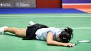 Reaksi kecewa pebulu tangkis tunggal putri Indonesia, Gregoria Mariska Tunjung saat kalah dari pebulu tangkis tunggal putri Jepang, Akane Yamaguchi pada laga semifinal Hong Kong Open 2023 di Hong Kong Coliseum, Sabtu (17/9/2023). Jorji kalah dengan skor 17-21,25-23, dan 18-21. (AFP/Peter Parks)
