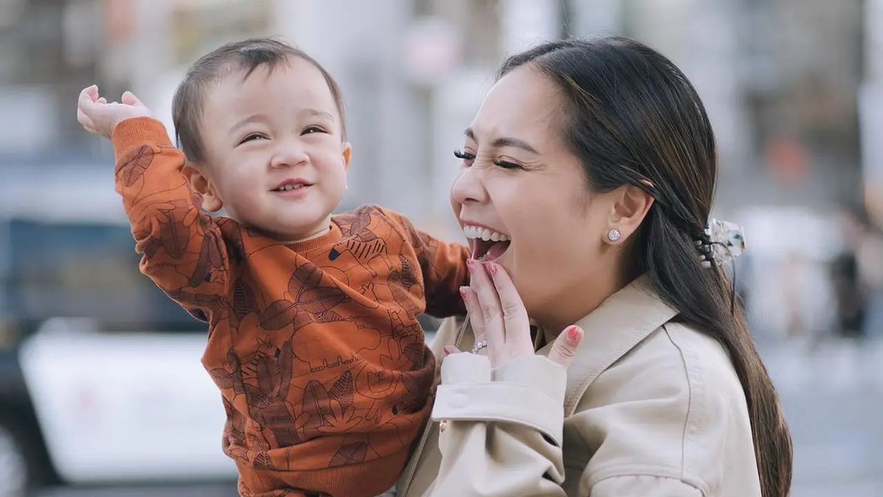 Rayyanza bersama Nagita Slavina (Instagram/raffinagita1717)