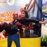 Bersama selebriti lainnya, Natalie Sarah juga turut hadir di gala premier film Spider-Man: Homecoming. Namun ada hal yang membuat Natalie sangat senang ketika hadir di nonton bareng tersebut. (Nurwahyunan/Bintang.com)