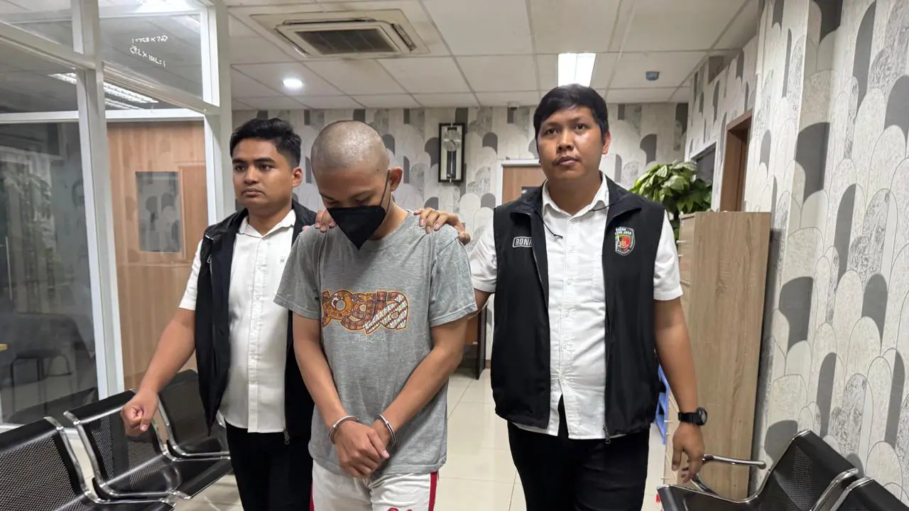 HN remaja 18 tahun asal Tangerang ini menjambret dan mengambil tas serta handphone milik pelajar SMP yang tengah melintas di kawasan Jalan Perimeter Utara Bandara Soekarno-Hatta (Istimewa)