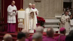 Paus Leo XIV memimpin Ibadat Sore (Vesper) Pertama dan doa syukur 'Te Deum' di Basilika Santo Petrus, Vatikan, Rabu 31 Desember 2025. Paus Leo XIV memimpin Ibadat Sore (Vesper) Pertama dan doa syukur 'Te Deum' di Basilika Santo Petrus, Vatikan, pada 31 Desember 2025 pukul 17.00 waktu setempat. (AP Photo/Andrew Medichini)