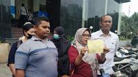 Warga melaporkan Bripka Madih ke Polda Metro Jaya, Senin (6/2/2023).(Liputan6.com/ Ady Anugrahadi)