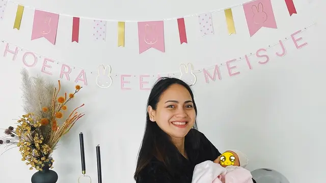Bahagia Tinggal di Belgia, Ini 6 Potret Ghea D'Syawal Momong Buah Hati