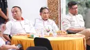 Sejumlah pengurus Persatuan Bola Voli Seluruh Indonesia (PBVSI) saat menghadiri syukuran peringatan Hari Ulang Tahun (HUT) PBVSI ke-71 di Gedung Serbaguna Padepokan Voli Sentul, Bogor, Jawa Barat, pada Kamis (26/2/2026) sore hari WIB. (Bola.com/Abdul Aziz)