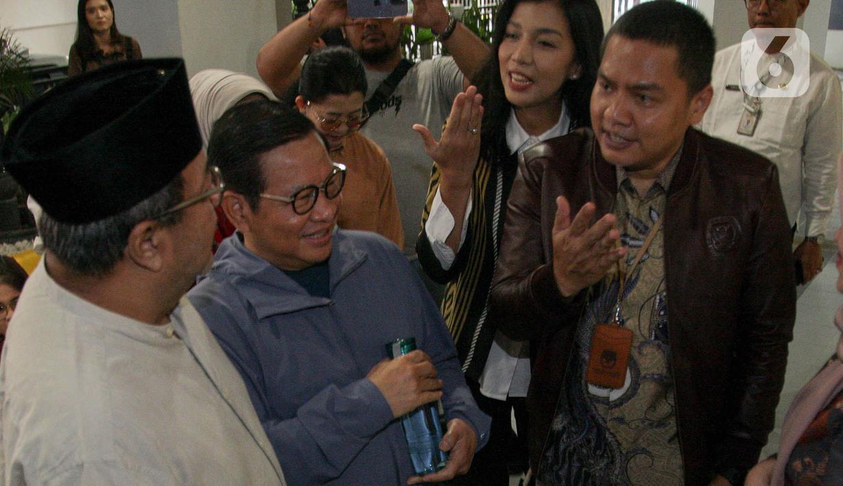 Tes kesehatan adalah salah satu tahapan yang dilalui usai mendaftar sebagai bakal pasangan calon di Pilgub Jakarta 2024. (Liputan6.com/Herman Zakharia)