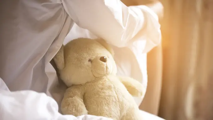 tidur dengan boneka
