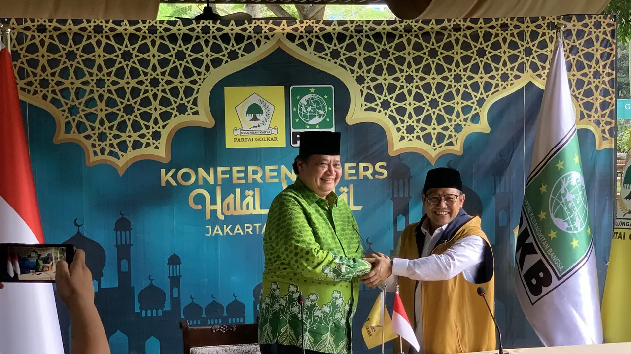 Ketum Partai Golkar Airlangga Hartarto menggelar pertemuan dengan Ketum PKB Muhaimin Iskandar (Liputan6.com/Delvira Chaerani Hutabarat)