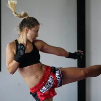 Ilustrasi orang latihan muay thai. (Foto: Unsplash/Jonathan Tomas)