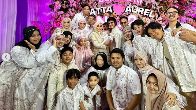 Potret keluarga Halilintar dan Hermansyah berkumpul pada akikah Baby Azura (Sumber: Instagram/@ashanty_ash dan Instagram/@ananghijau)