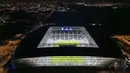 Foto udara yang memperlihatkan para penggemar di dalam stadion baru Everton, Bramley Moore Dock, selama pertandingan uji coba persahabatan antara Everton U18 melawan Wigan U18 di Liverpool, Inggris, Senin (17/02/2025) waktu setempat. (AFP/Paul Ellis)