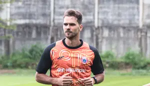 Pemain asing baru Persija Jakarta, Paulo Ricardo pada sesi latihan i Persija Training Ground, Depok, pada Senin (2/2/2026) sore WIB sebagai persiapan untuk melawan Arema FC. (Bola.com/Nur Iman Ali)