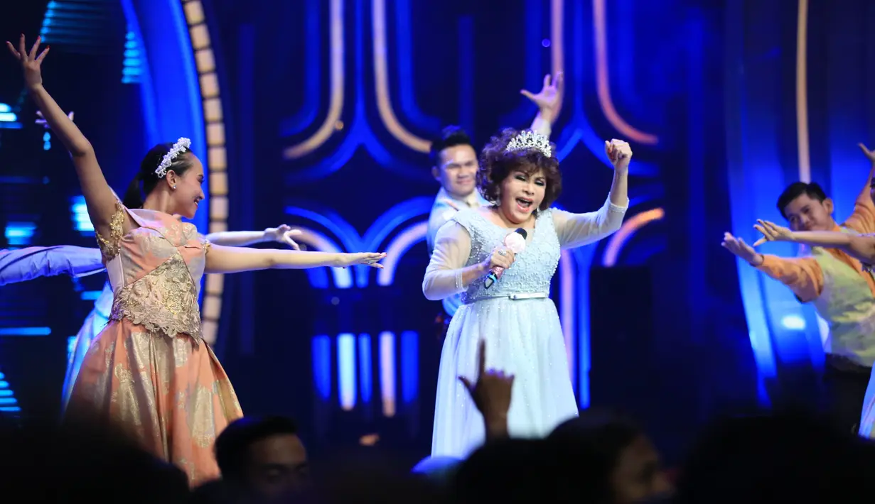 Malam perpisahan, diungkapkan oleh Mpok Atiek usai penampilan terbaiknya dalam dangdut Academy Celebrity yang berlangsung di Studio Emtek, Indosiar, Jakarta Barat pada Selasa (18/4). (Adrian Putra/Bintang.com)