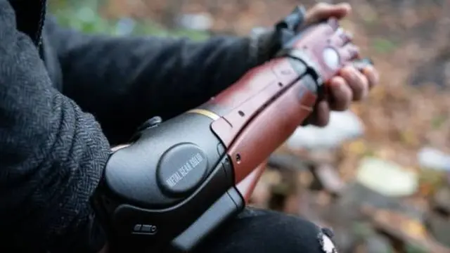 Daniel Melville, Gamer Disabilitas yang Pakai Lengan Bionik ala Gim Metal Gear Solid. Dok: openbionics