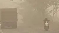 Kabut Asap Kebakaran Hutan Selimuti Kapuas, Jarak Pandang 100 Meter