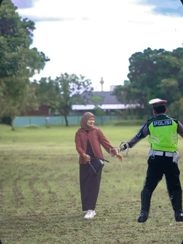 Wanita Ini Minta Fotonya Diedit Agar Ada Gandengannya, 7 Hasilnya Bikin Geleng Kepala