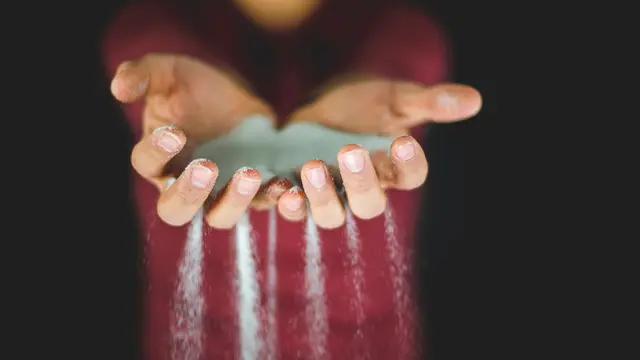 Benarkah Air Garam Mampu Atasi Jerawat?