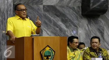 Ketum Partai Golkar Aburizal Bakrie membuka Seminar di DPR RI dengan tema "Impelementasi Visi Negara Kesejahteraan 2045 Dalam Menjalankan Fungsi Legislasi, Anggaran dan Pengawasan di Parlemen", Jakarta, Jumat (20/11). (Liputan6.com/Johan Tallo)