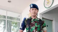 Sansan Fauzi Husaeni kembali beraktivitas sebagai anggota TNI AU selama tidak bisa bermain sepak bola karena pandemi virus corona COVID-19. (Bola.com/Permana Kusumadijaya)