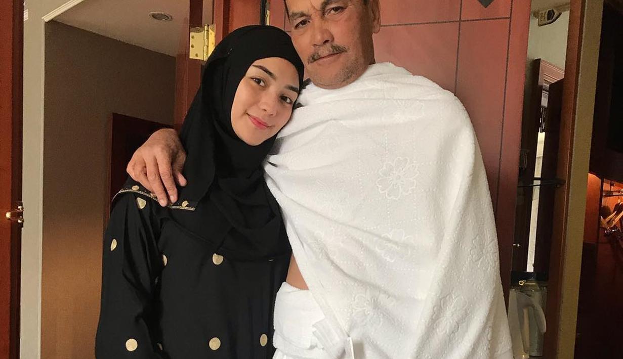 FOTO: Kedekatan Citra Kirana dengan Ayah, Selalu Peluk Mesra - Hot Liputan6.com