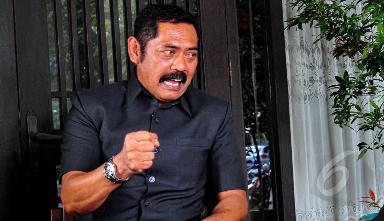 Walikota Solo, FX Hadi Rudyatmo menyampaikan banyak hal terkait polemik antara PSSI dengan Menpora dan BOPI saat wawancara khusus dengan tim Liputan6.com di Gedung Serbaguna, Senayan, Jakarta, Selasa (14/4/2015). (Liputan6.com/ Yoppy Renato)