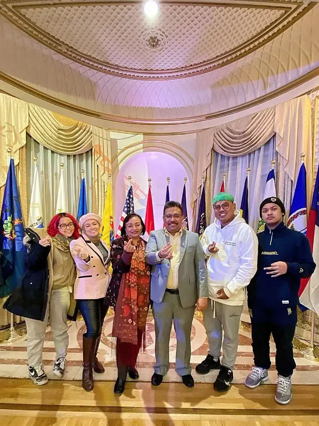 7 Potret Keluarga Uya Kuya Habiskan Libur Akhir Tahun di Amerika, Tampil Stylish