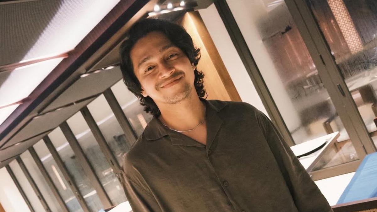 Deva Mahenra Digelari Duta Perselingkuhan Gegara Film La Tahzan, Ini Berkah Atau Musibah?