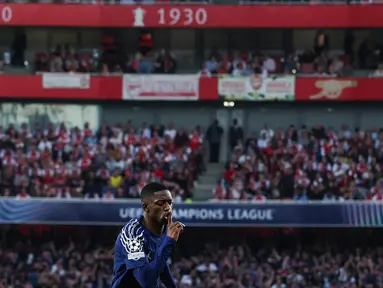 Penyerang Paris Saint-Germain (PSG) asal Prancis, Ousmane Dembele melakukan selebrasi setelah mencetak gol pertama bagi timnya saat pertandingan leg pertama semifinal Liga Champions 2024/2025 melawan Arsenal di Stadion Emirates, London Utara, 29 April 2025 waktu setempat atau Rabu 30 April 2025 WIB dini hari. (Adrian Dennis/AFP)