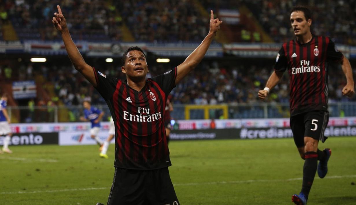 Carlos Bacca mencetak gol kemenangan AC Milan atas Sampdoria pada lanjutan Serie A di Stadion Luigi Ferraris, Genoa, Sabtu (17/9/2016) dini hari WIB. (AFP/Marco Bertorello)