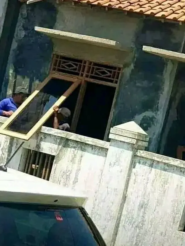 Tukang Bangunan Mempersulit Diri