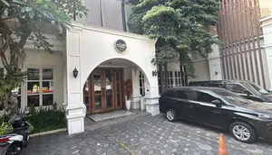 Di Balik Pintu 'Area Khusus Staf' Kafe de'CLAN: Brankas di Dalam Brankas