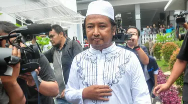   Ayahanda Marshanda, Irwan Yusuf, akhirnya keluar dari Panti Sosial Bina Insan Bangun Daya 2, Jakarta Timur. Irwan diperbolehkan keluar setelah dijemput sang kakak, Lusi.