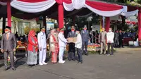 Peringatan Kemerdekaan Indonesia memberikan keberkahan tersendiri kepada warga binaan Rutan Kelas 1 Depok. Sebanyak 989 warga binaan mendapatkan remisi atau pengurangan hukuman. (Liputan6.com/Dicky Agung Prihanto)