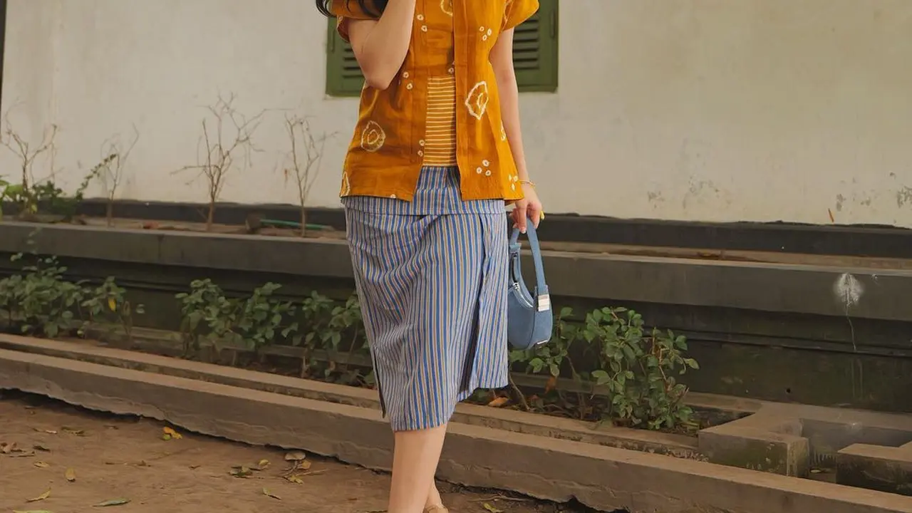 6 Gaya Febby Rastanty Berkain dan Berkebaya, Stylish untuk Sehari-hari