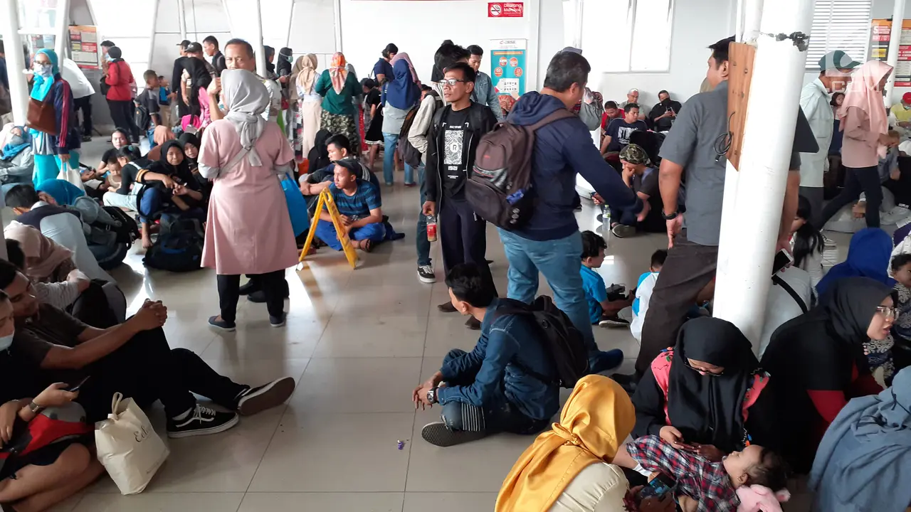 Gangguan Listrik, Calon Penumpang KRL Tertumpuk di Stasiun Bogor