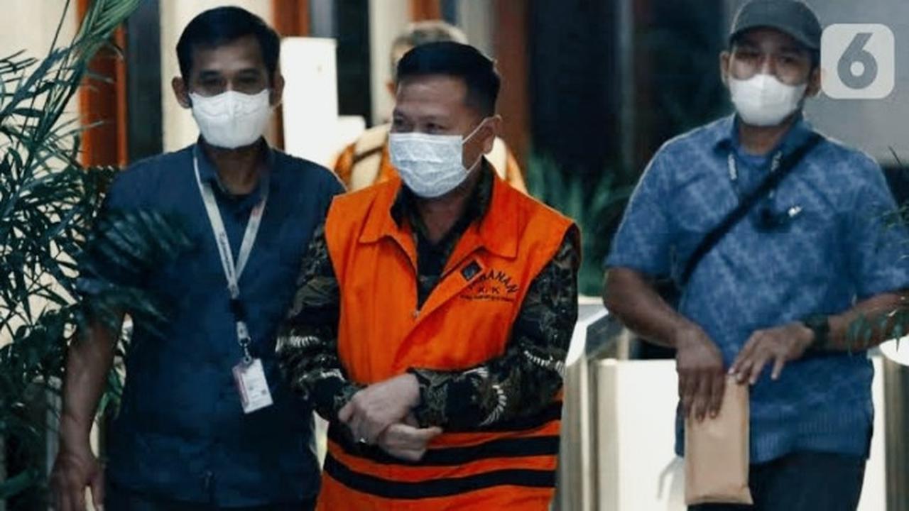 Mantan Kepala BPN Riau M Syahrir, tersangka suap perpanjangan HGU di Kabupaten Kuansing, saat ditahan KPK.