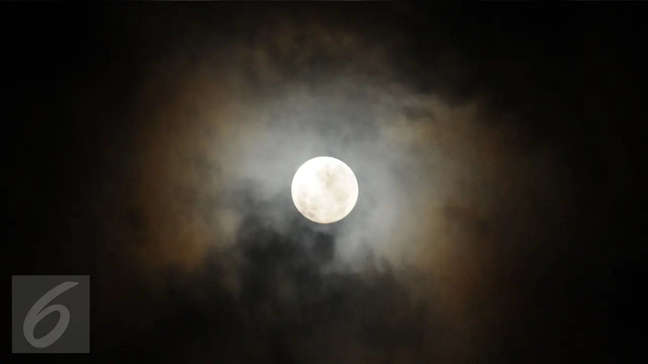 20161115-Menikmati Fenomena Supermoon Hingga Tertutup Awan-Bogor