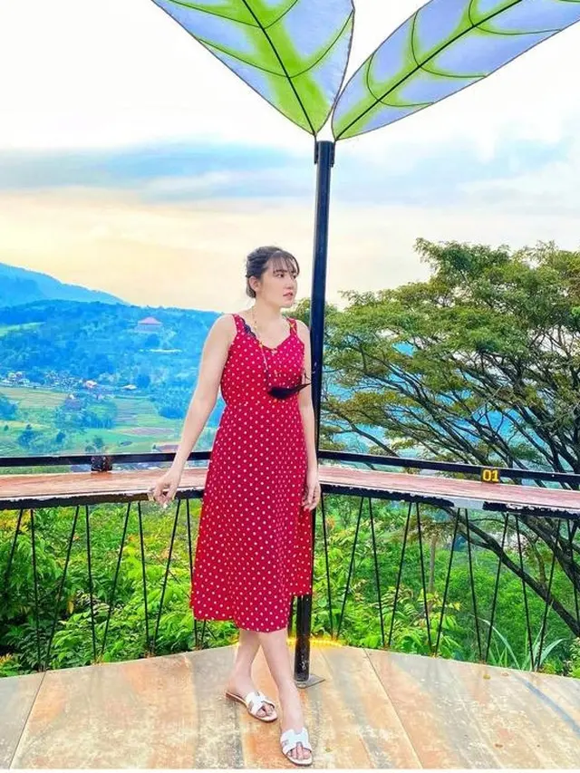 4 OOTD Via Vallen Pakai Sandal Hermes Model “Oran”, Berharga Fantastis Mulai Rp 9 Juta